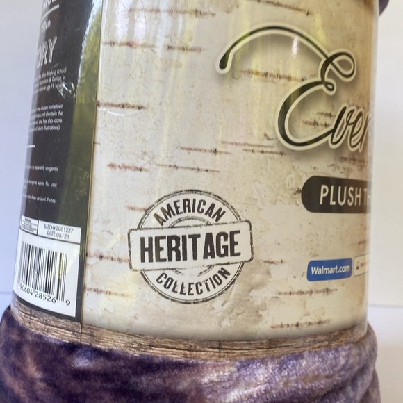 NWT Everwild plush 50”x60” wolf plush throw - Picture 3 of 5